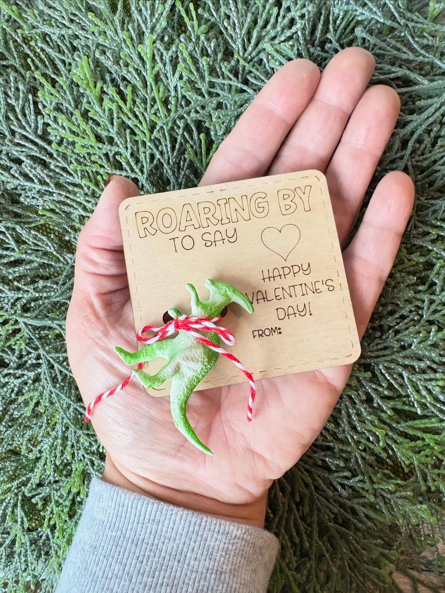 Valentine's Day Cards - Qty 31 + up $1.50ea - Dinosaur toy